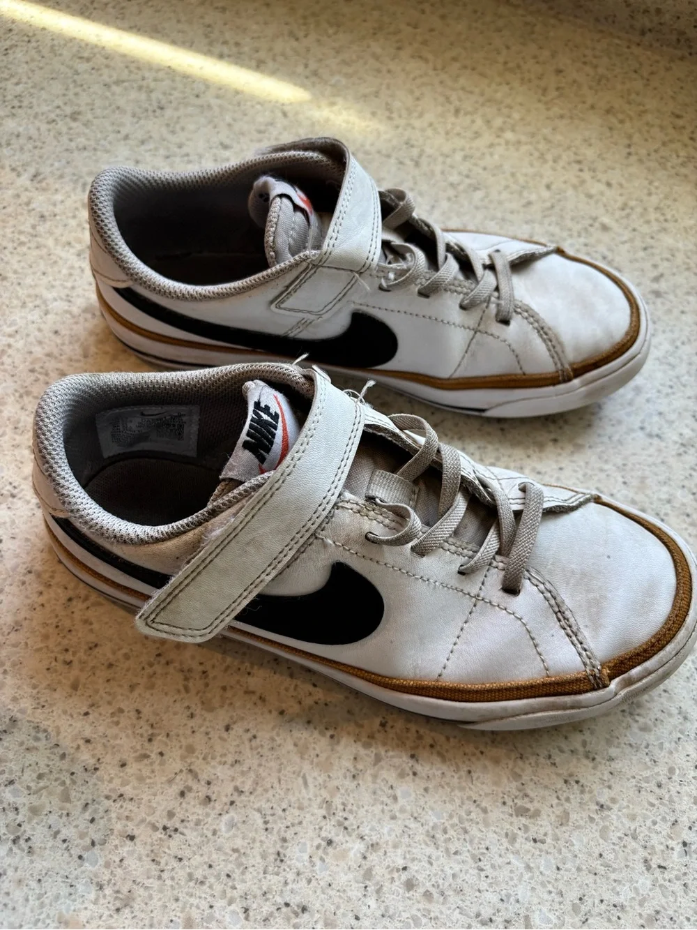 Nike Kids White & Black Low-Top Sneakers with Velcro Strap in Size 2
